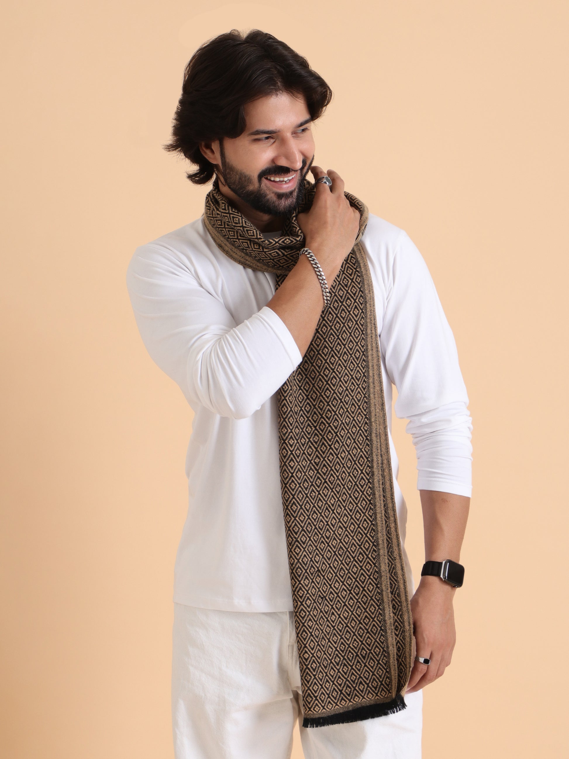 Men's muffler with fringed edges