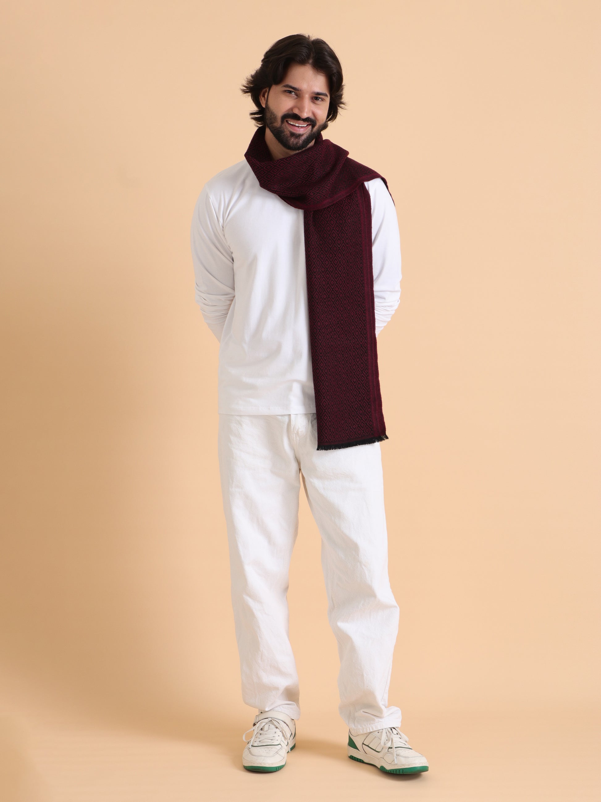 Men's muffler with fringed edges