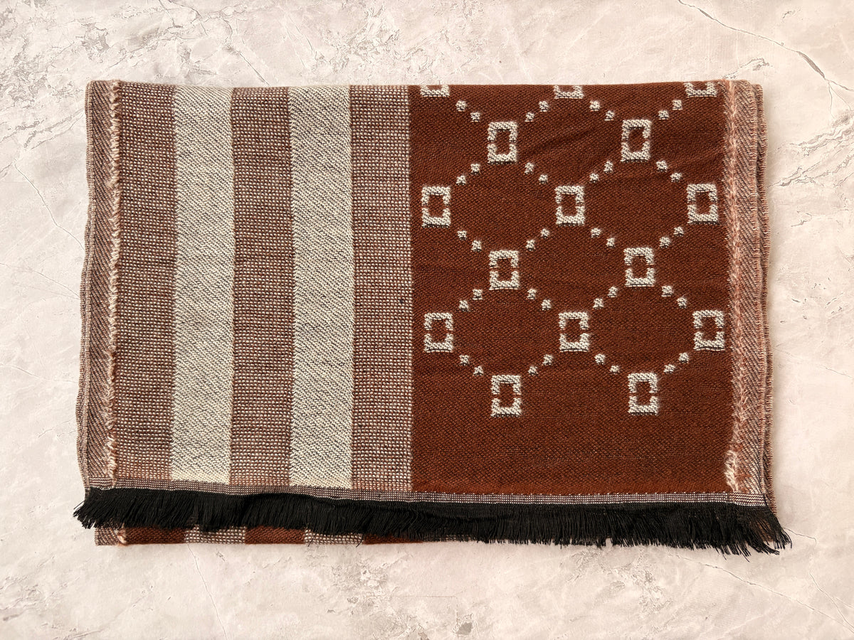 Men's muffler with fringed edges