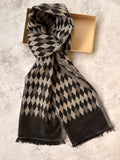 Men's muffler with fringed edges